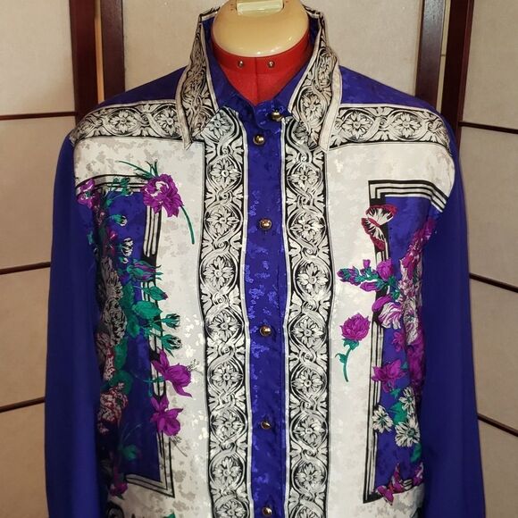 Three Flaggs Blue Beautiful Floral Print Blouse - Picture 2 of 8